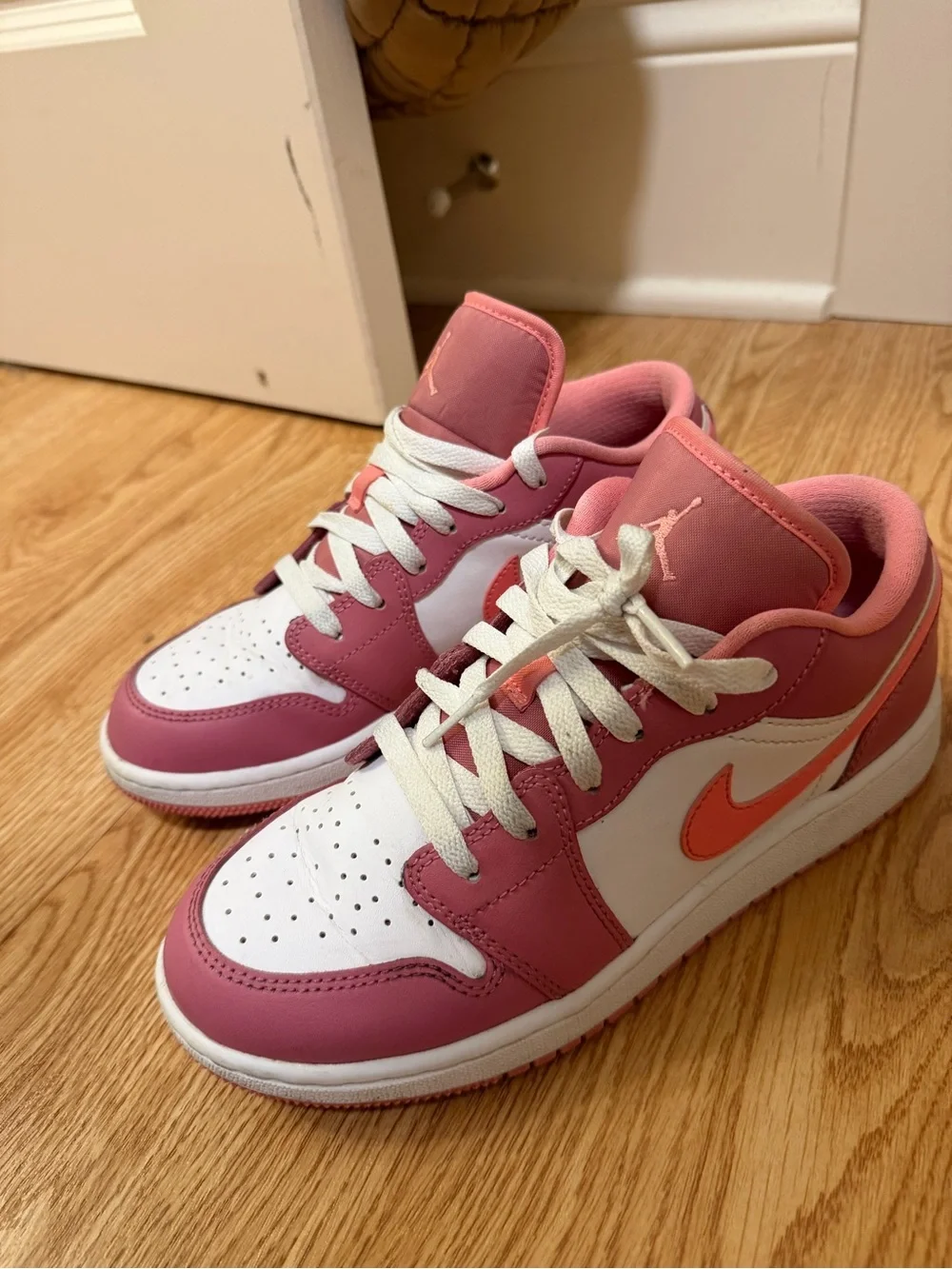 Nike Kids Low-Top Sneakers in Pink & White with Coral Swoosh